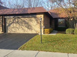 4024 Dundee Rd, Northbrook, IL 60062