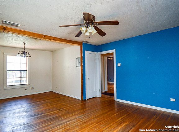 4th image of 2427 Texas Ave