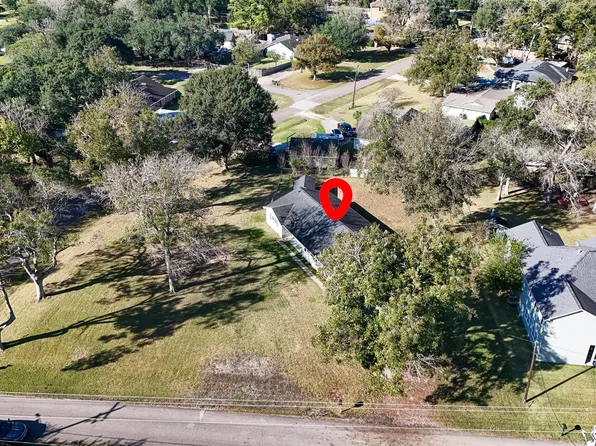 12430 Eiker Rd, Brookside Village, TX 77581