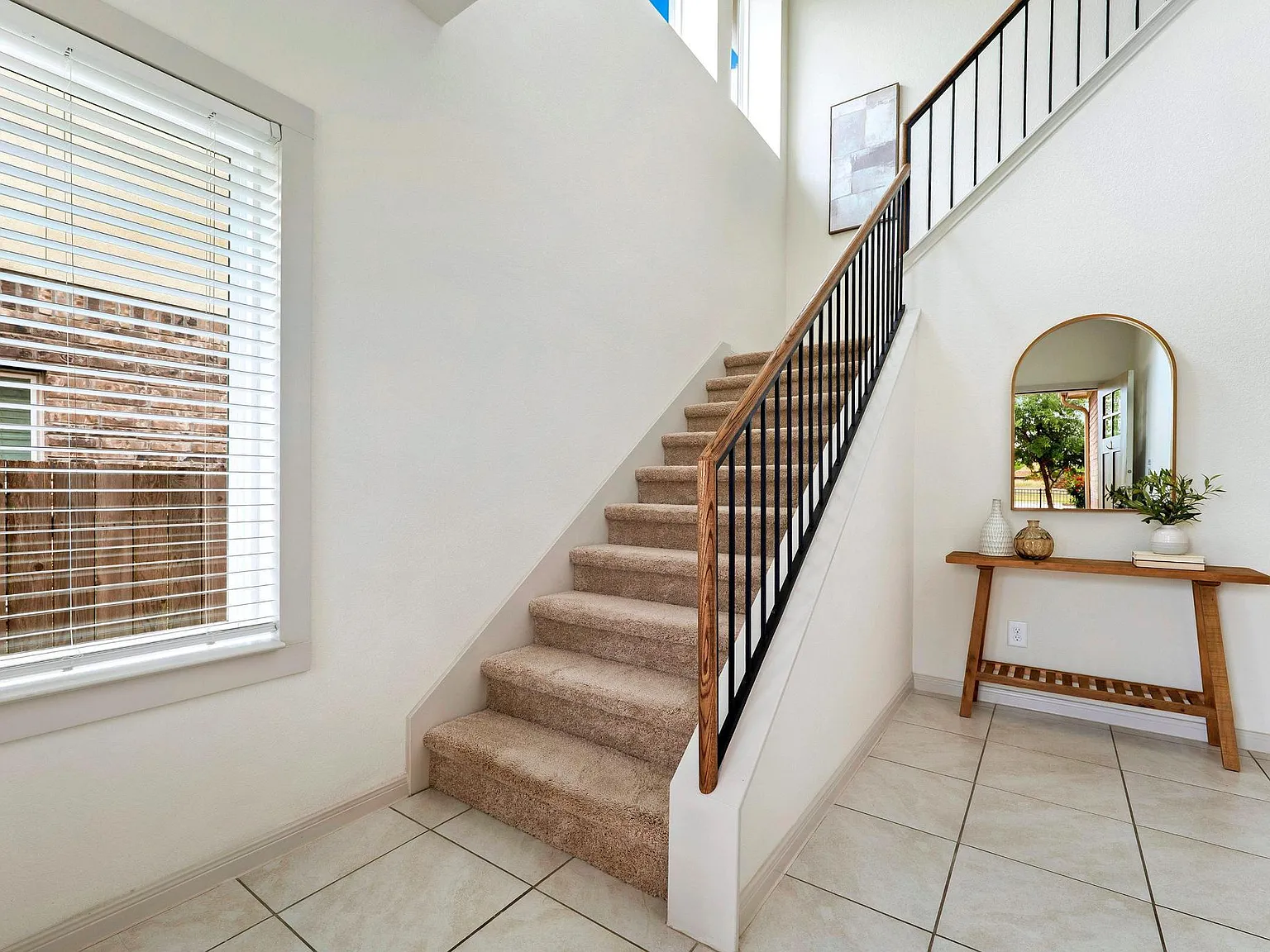 3 bed, 2.5 bath, 2080 sqft, $2,180 — Photo 3
