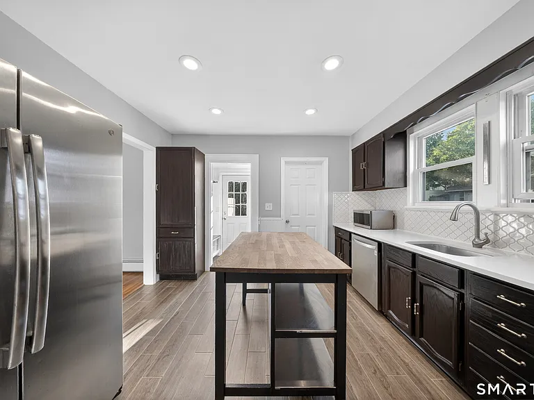 30 Noble St — Photo 17