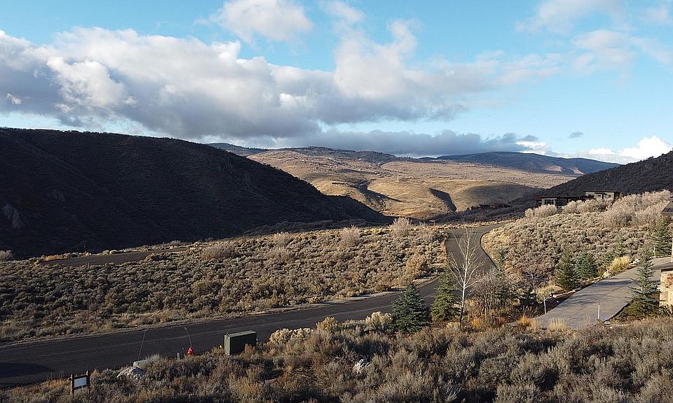 2nd image of 621 Canyon Gate Rd