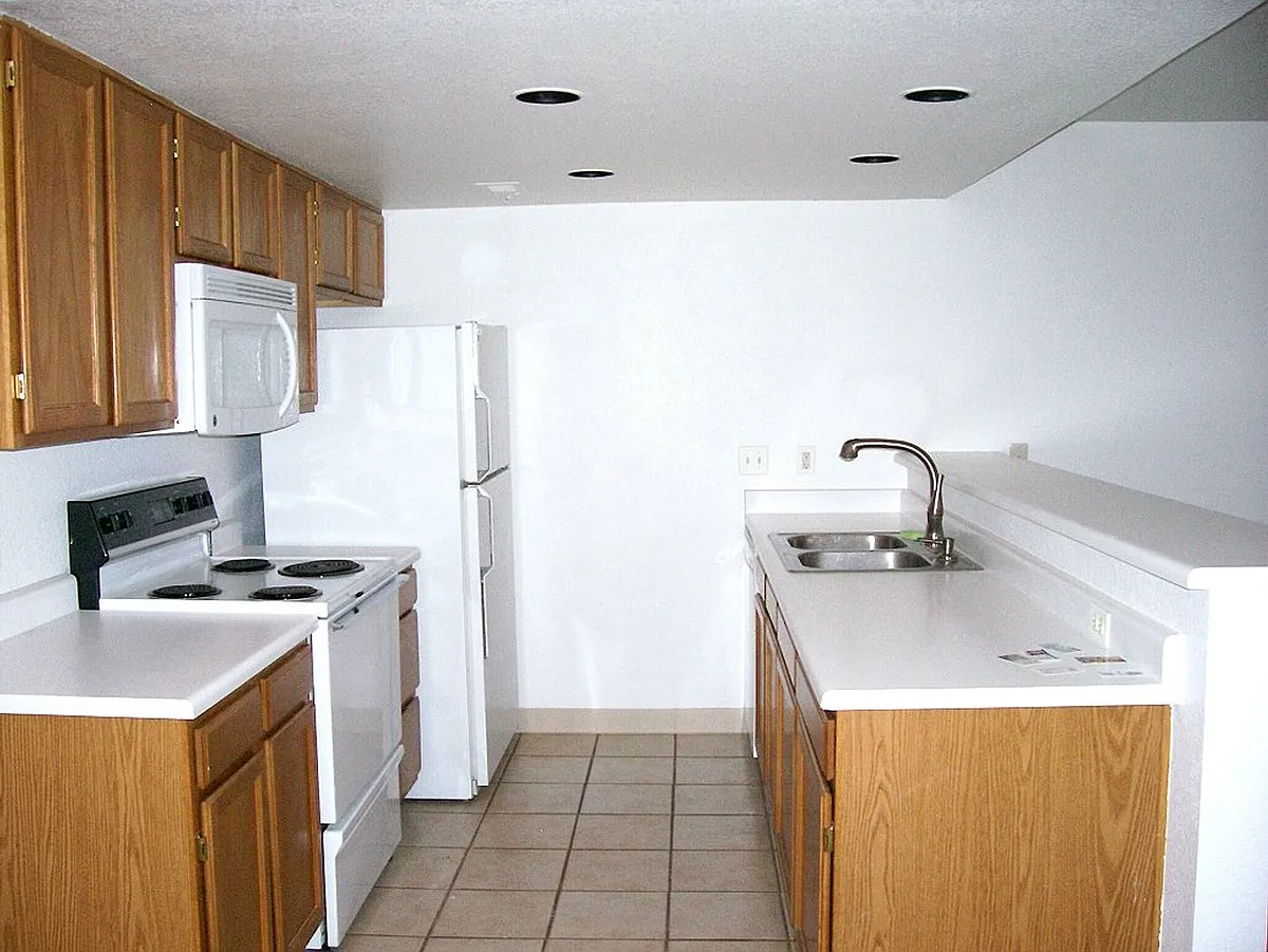 Building Photo - 1225 W Prospect Rd #P3