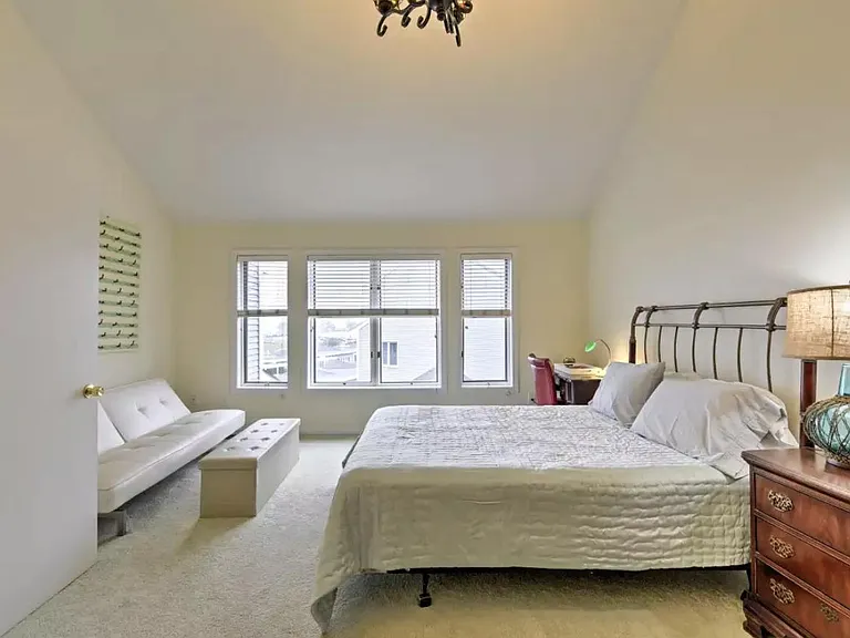 22 Oceanside Pl — Photo 35