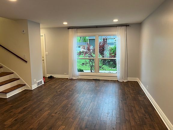 2nd image of 1887 Willow Hill Ct