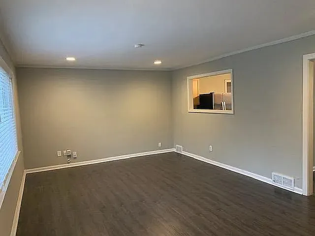 2 bed, 1050 sqft, $1,945 — Photo 4