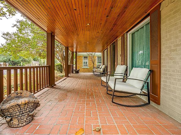 4th image of 1505 N Riverside Dr