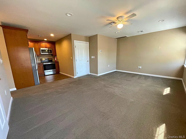 10 Colonial Ave #C — Photo 5
