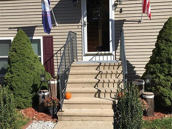 3rd image of 8 Wall St