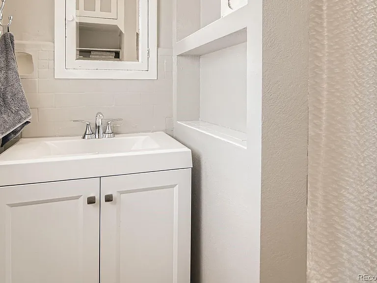 1207 Court St — Photo 11