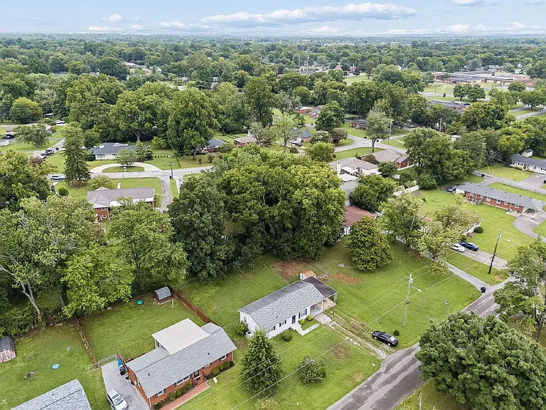 900 Velma Ln — Photo 30