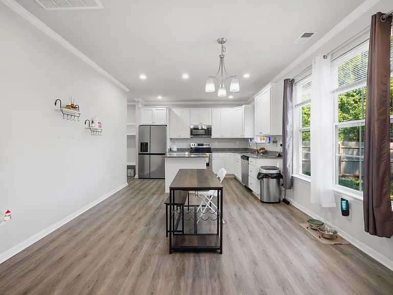 1001 Marietta Ave — Photo 2