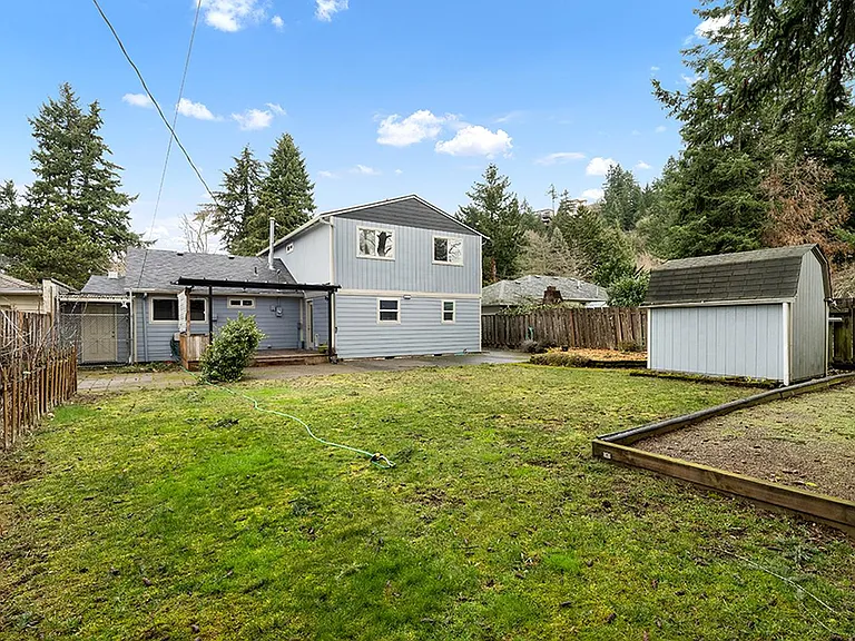 8912 NE Russell St — Photo 23
