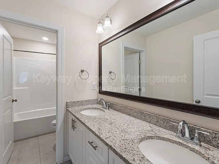 585 Hampton Dr — Photo 24