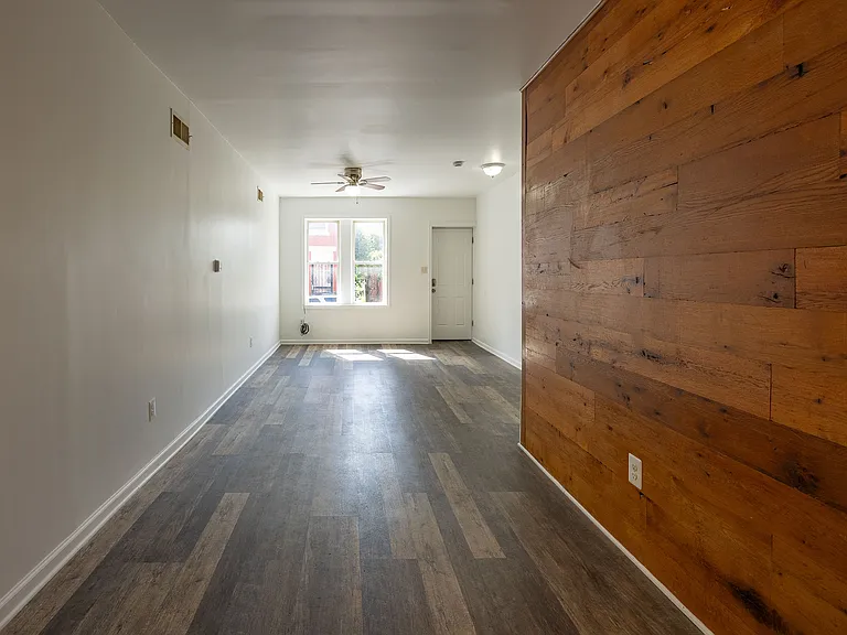 17 E Ashmead St — Photo 10