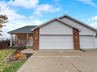 1742 Stonehaven Dr, Sun Prairie, WI 53590