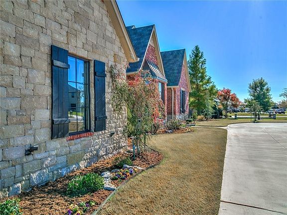 3rd image of 21764 Villagio Dr