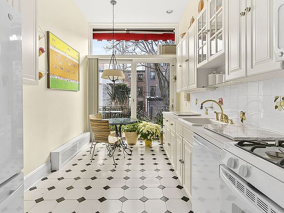 5th image of 46 1st Pl #Townhouse