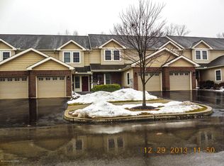 15 Oak Leaf Ln, East Stroudsburg, PA 18301