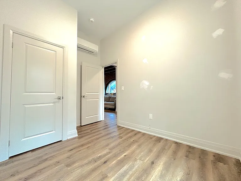 837 King St E #203 — Photo 9