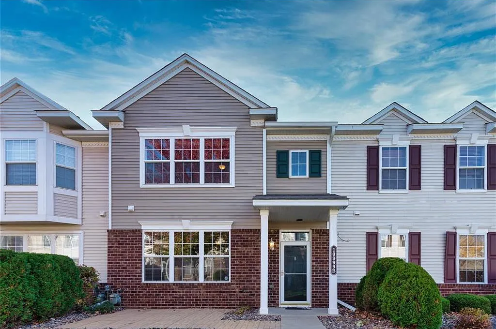 Oak Grove Cir, Woodbury — Photo 1