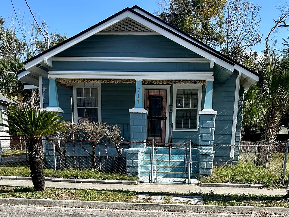 717 Parker St