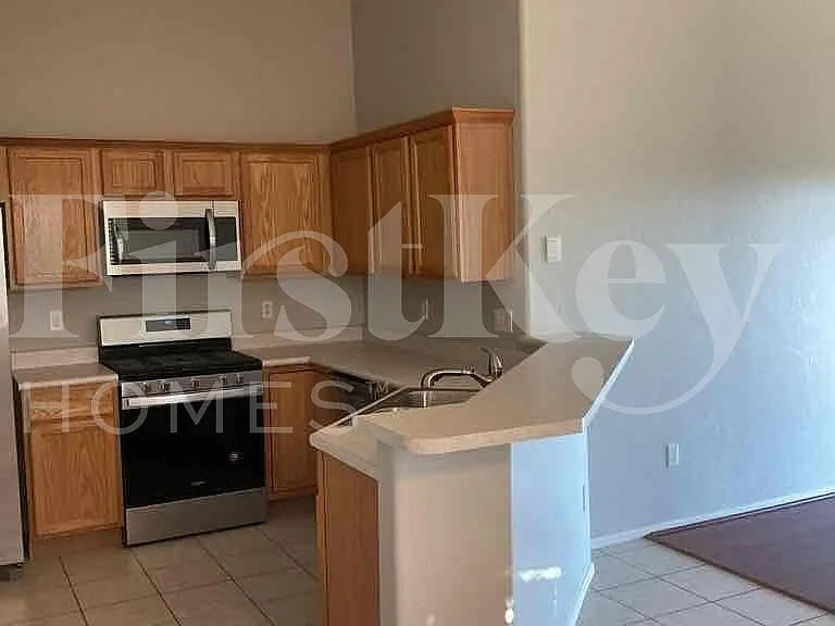 7718 W Sombrero View Ln — Photo 7