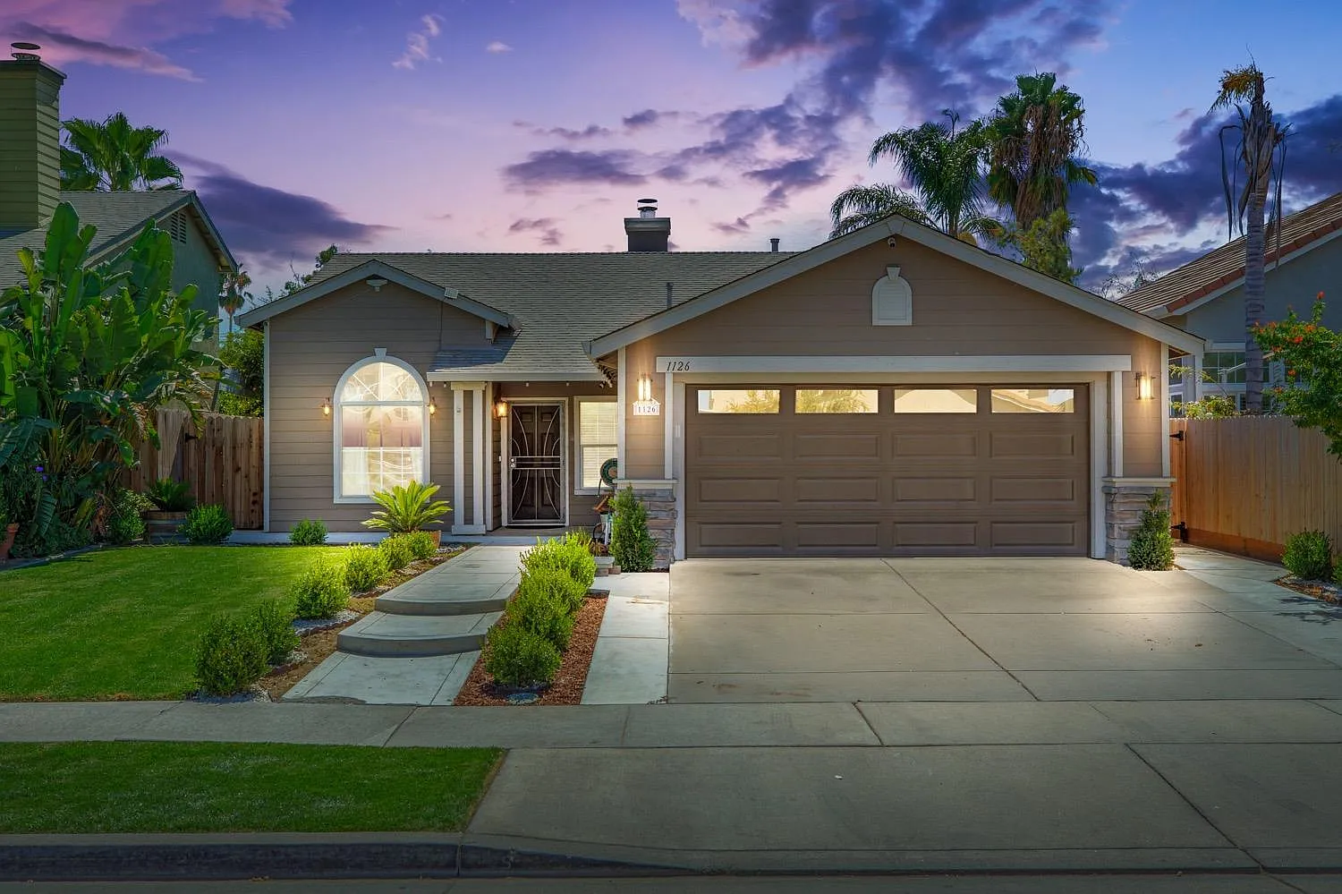 1126 Moonlight Dr photo 1