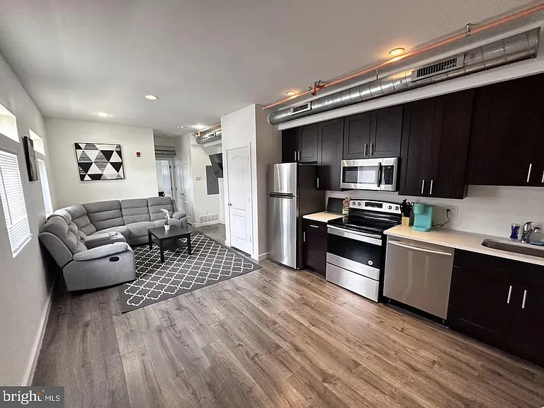 117 W Girard Ave #1 — Photo 6