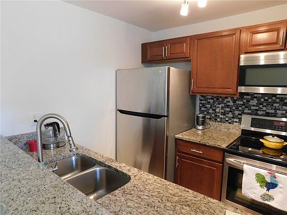 4th image of 1833 Bough Ave Unit 1