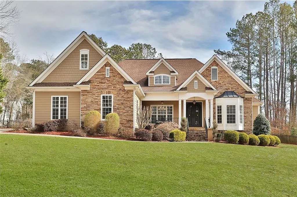6 bed, 5.0 bath, 4995 sqft, $6,500 — Photo 1