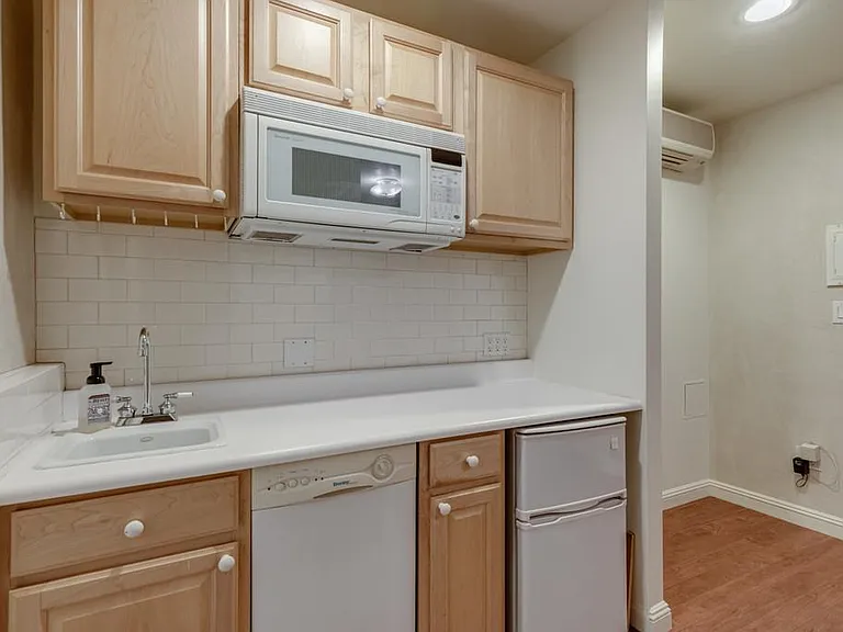105 E 15th St #6 — Photo 13