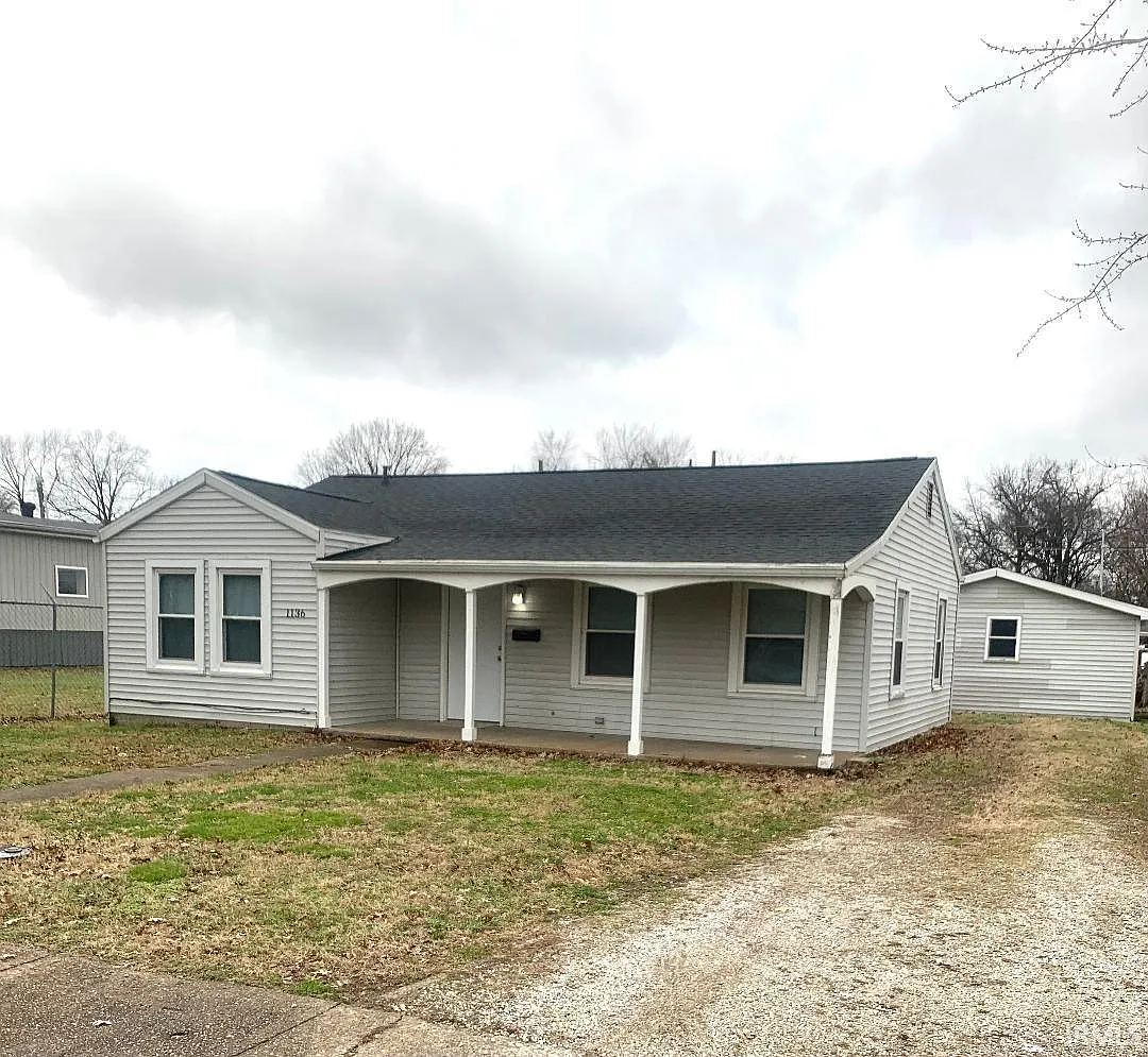 1136 E Blackford Ave photo 1