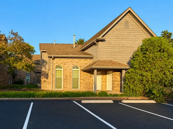 35 Foxcroft Rd APT 107, Naperville, IL 60565