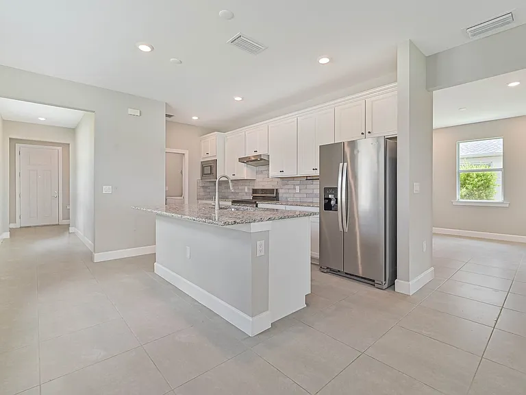 42218 Edgewater Dr — Photo 2