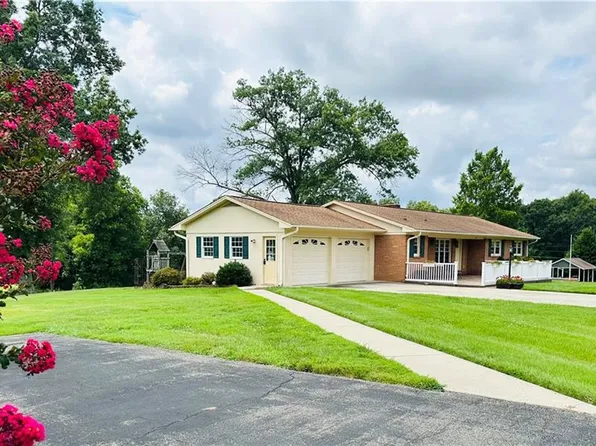 224 Lynnhaven Rd, Mount Airy, NC 27030