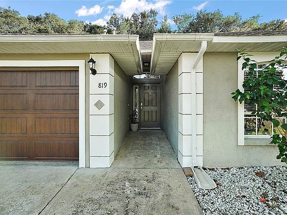 3rd image of 819 Park Trail Dr