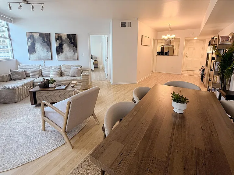 825 Brickell Bay Dr #2050 — Photo 6