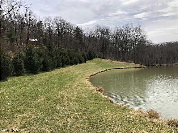 3rd image of 2025 Magnolia Rd NW