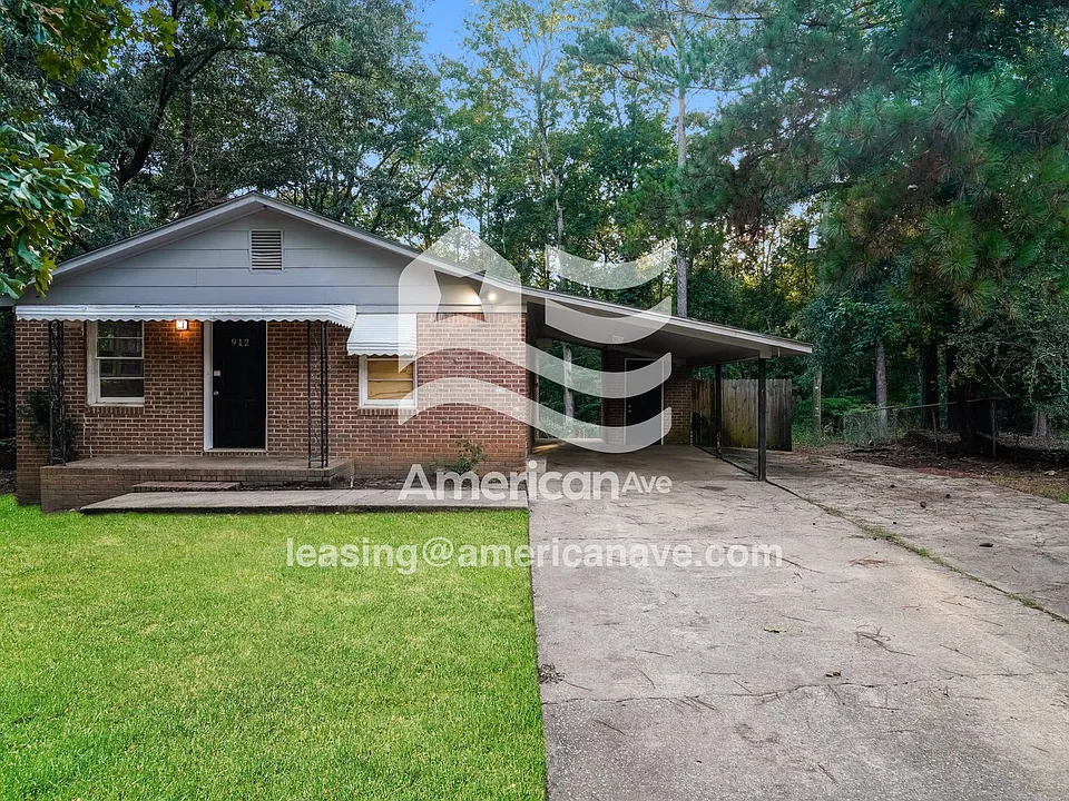 912 Old Oak Dr