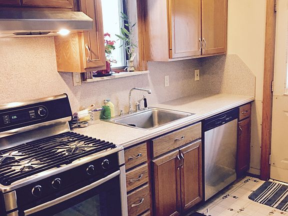3rd image of 115 Bedford Ave #2