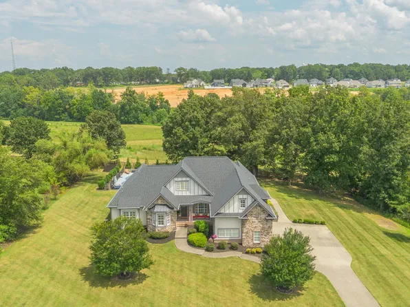 7300 Stirrup Ln, Fairview, TN 37062