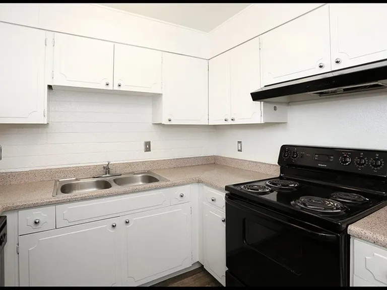 Parkside Apartments — Photo 20