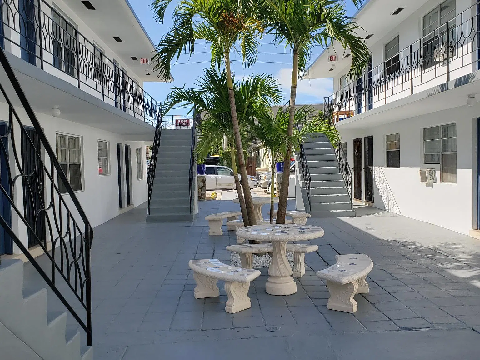 2 bed, 750 sqft, $1,995 — Photo 2