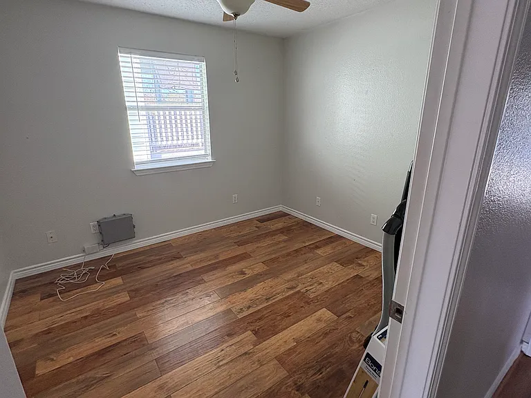 823 Hawthorne Rd — Photo 16