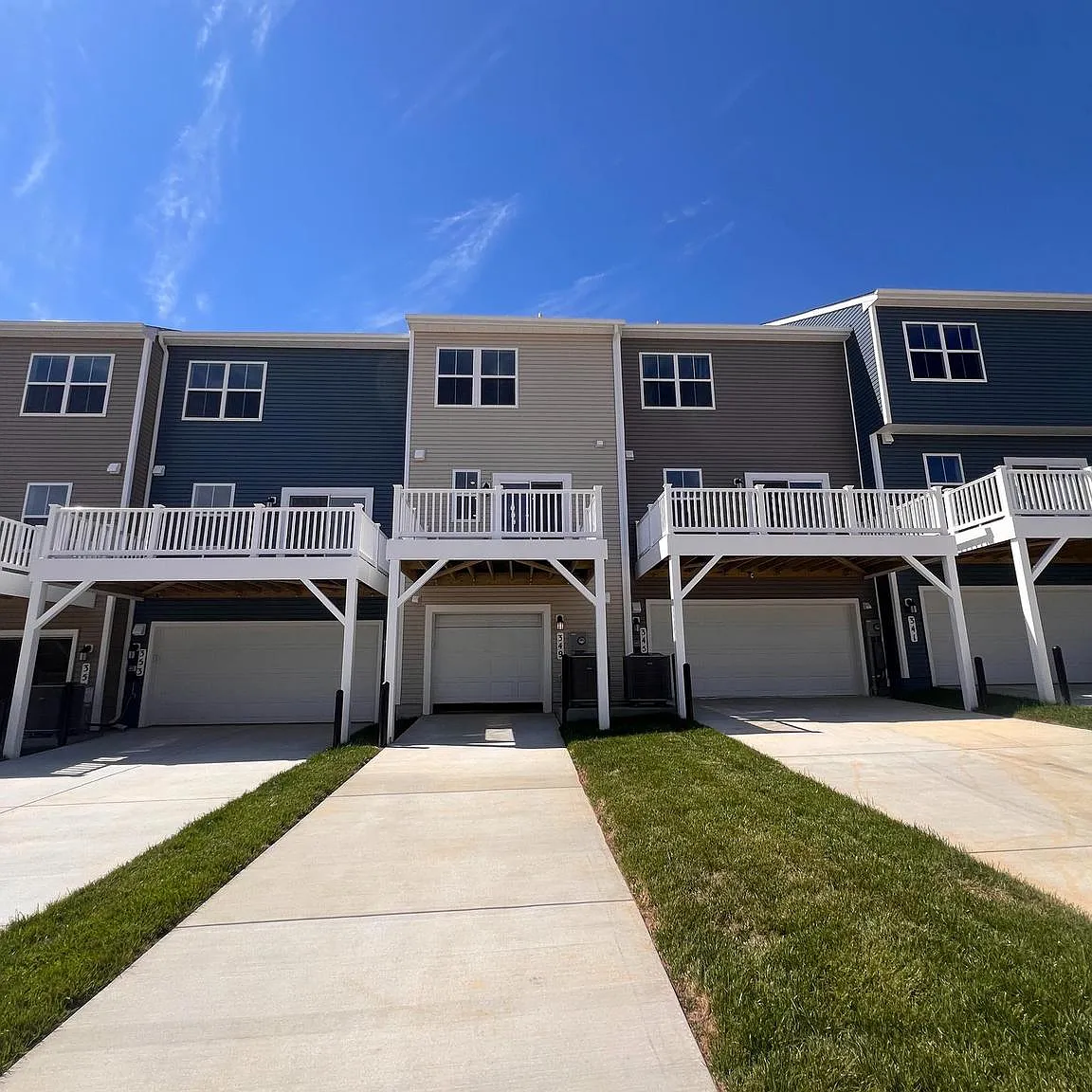 3 bed, 3.5 bath, 1283 sqft, $1,950 — Photo 3