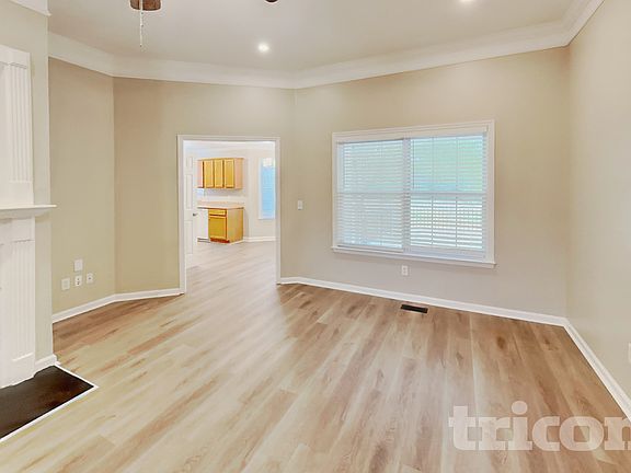 3rd image of 207 Towbridge Dr