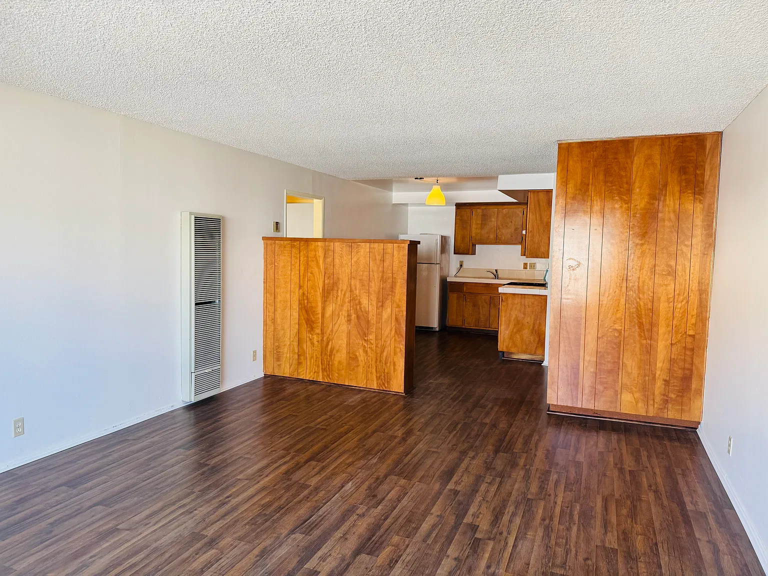 2 bed, 950 sqft, $2,700 — Photo 2