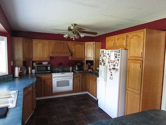 4th image of 2206 Dawn Dr