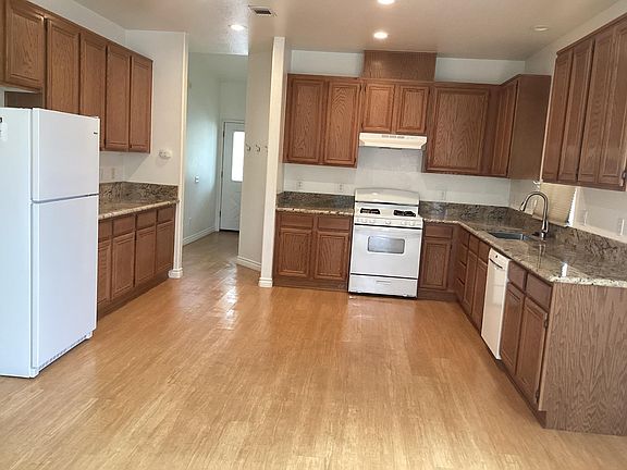 5th image of 305 Gonzales Dr